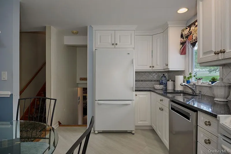8 Carroll Drive Photo 19