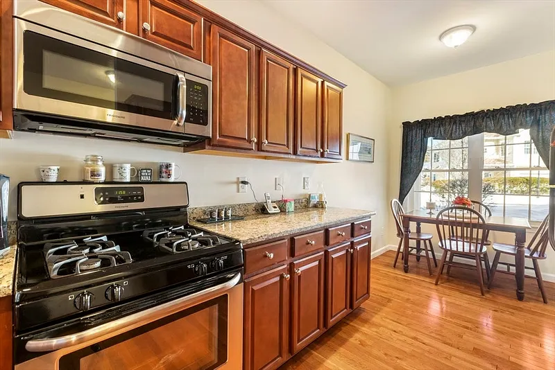 631 East St #L101 Photo 7