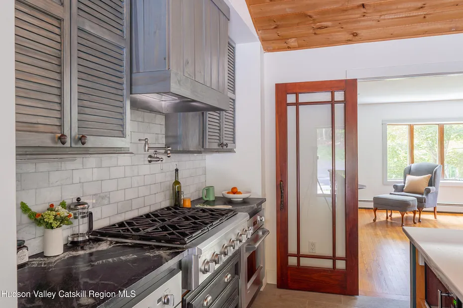 57 Anderson Road Photo 13