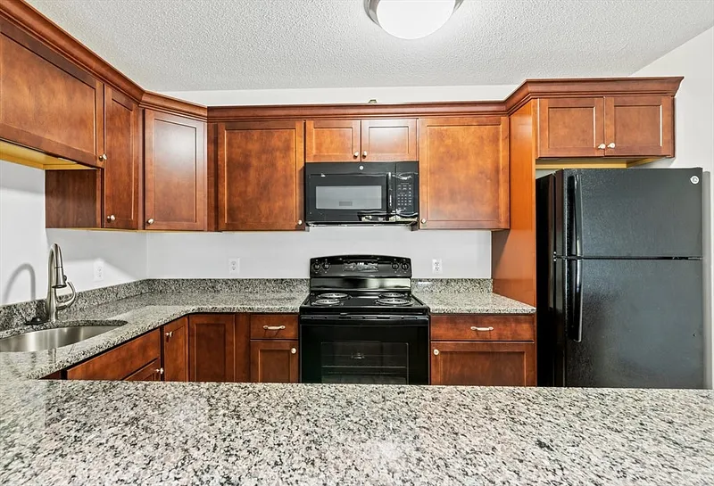 275 Main St #403 Photo 16