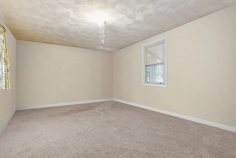 10 Hinckley Rd Photo 18