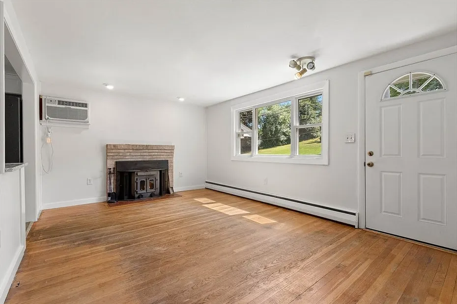 85 Gile St Photo 6