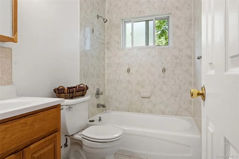 1056 Arthur Street Photo 24