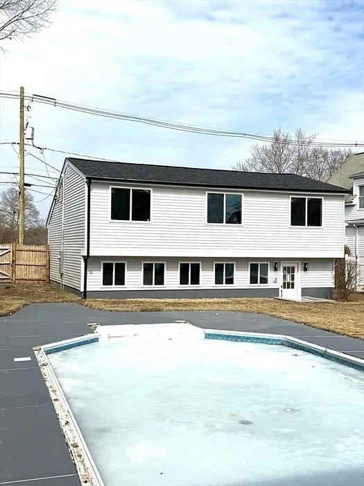 76 Foster St Photo 3