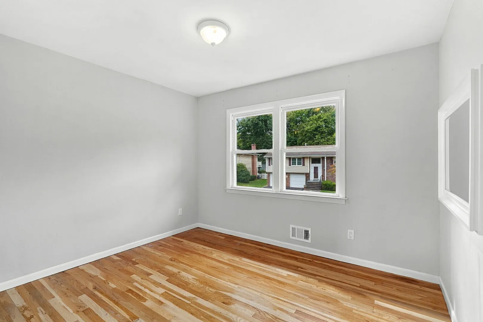 7 Frost Lane Photo 18