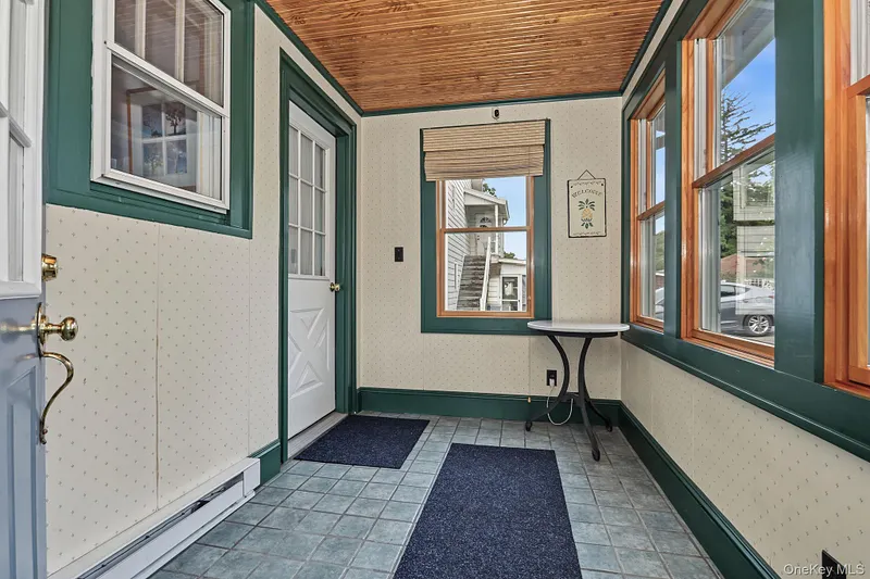 1118 Hudson Avenue Photo 20
