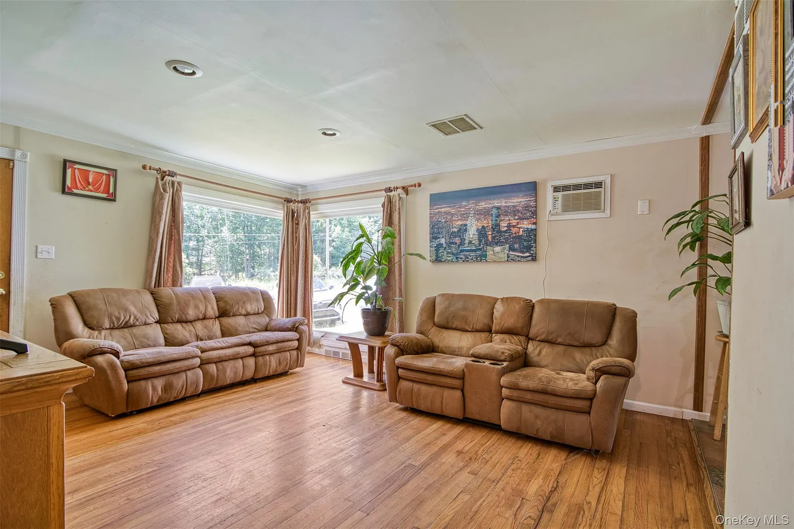 32 Mager Avenue Photo 4