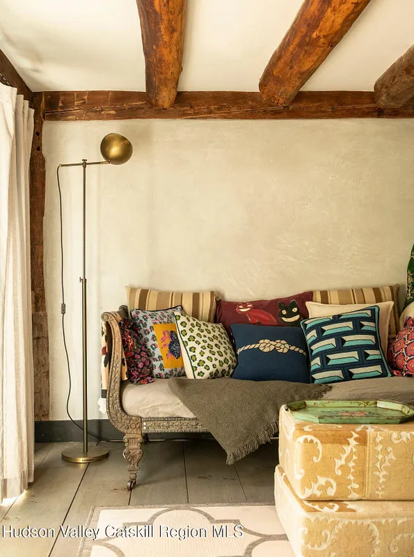 38 Van Road Photo 14