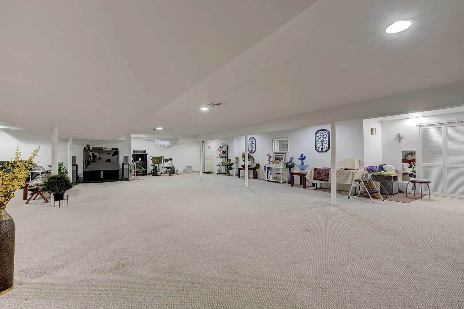 300 Hilltop Road Photo 33