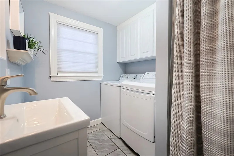 5 Clinton Ave Photo 19