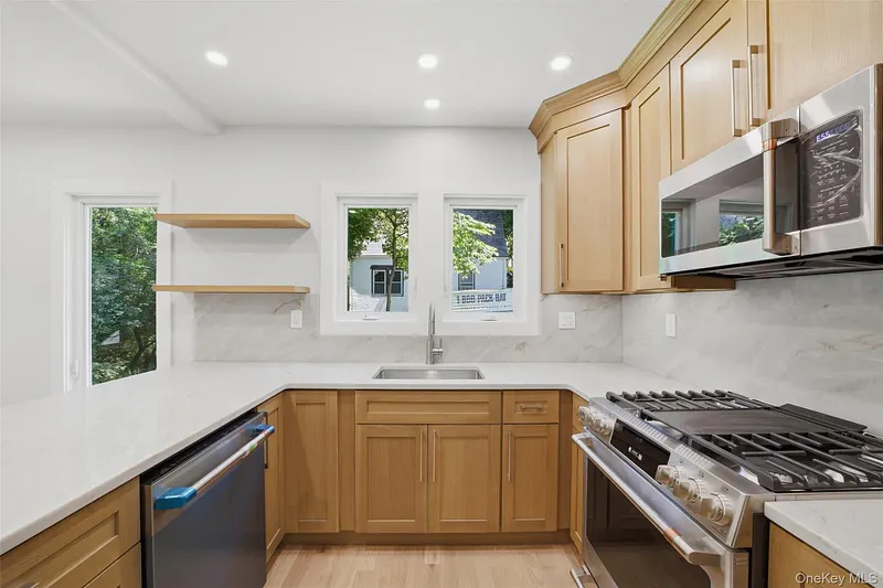 42 Euclid Avenue Photo 8
