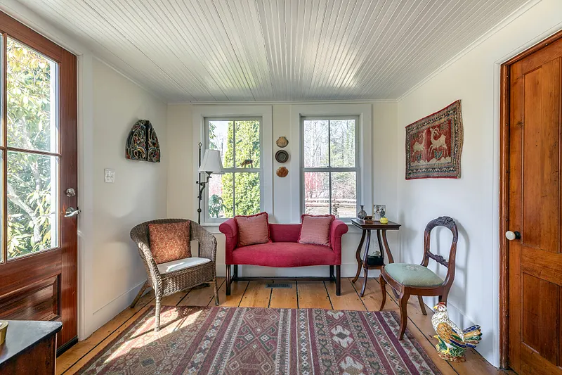 51 Mill Street Photo 15