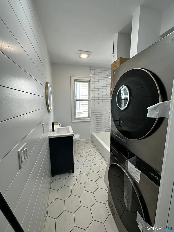 82 Howard Avenue  #82-2L Photo 11