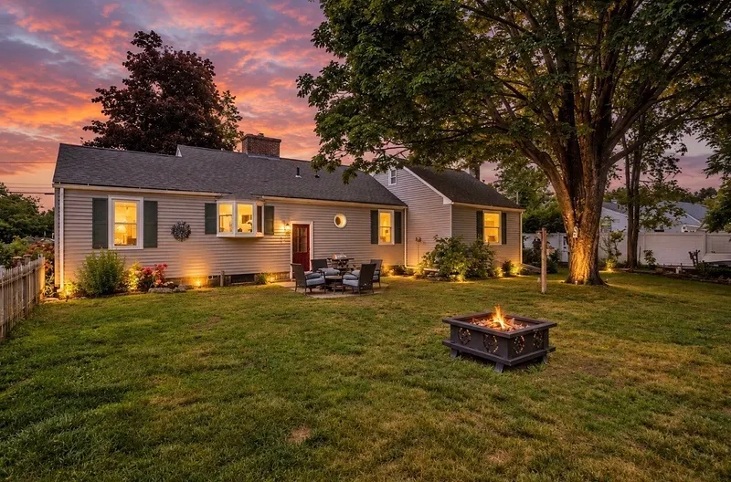 35 Pinehurst St Photo 3