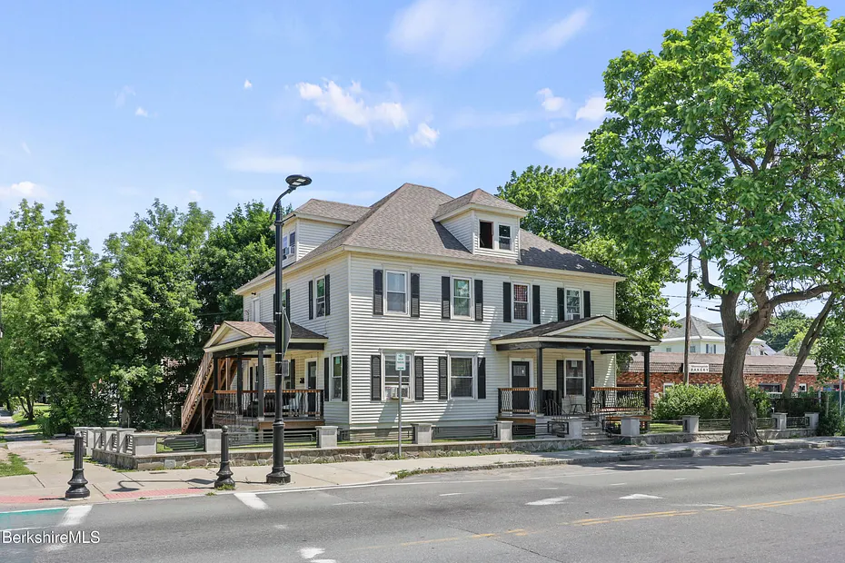 271 Tyler St Photo 2