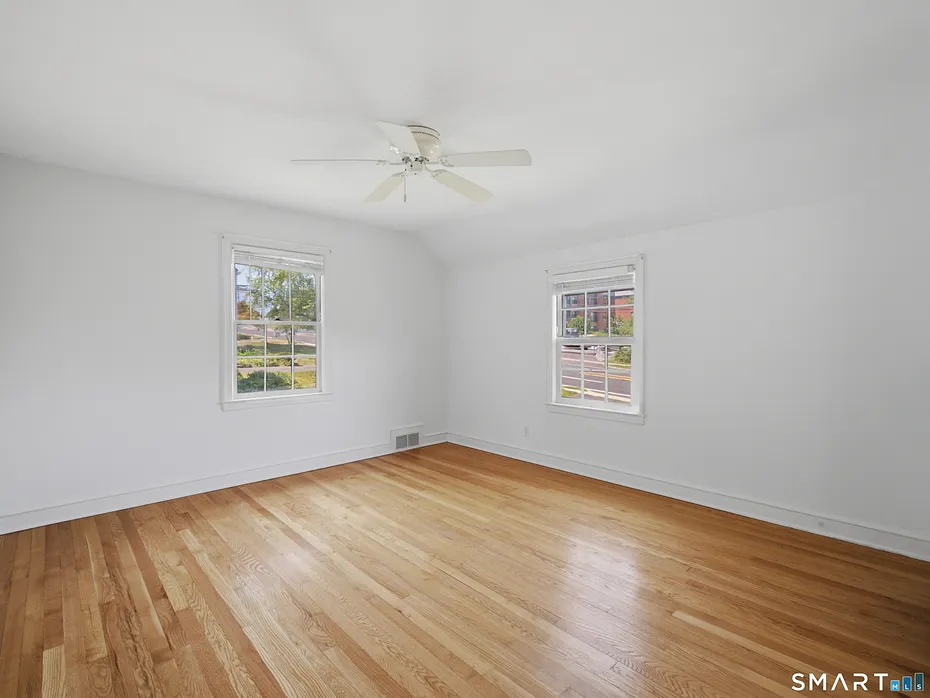 2409 Albany Avenue Photo 20