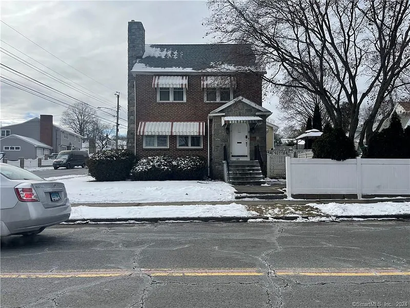 1095 Wayne Street Photo 1