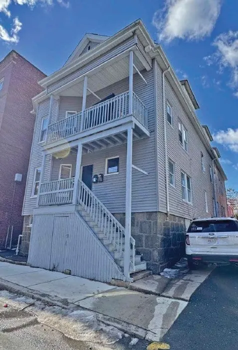 41 Salem St Photo 5