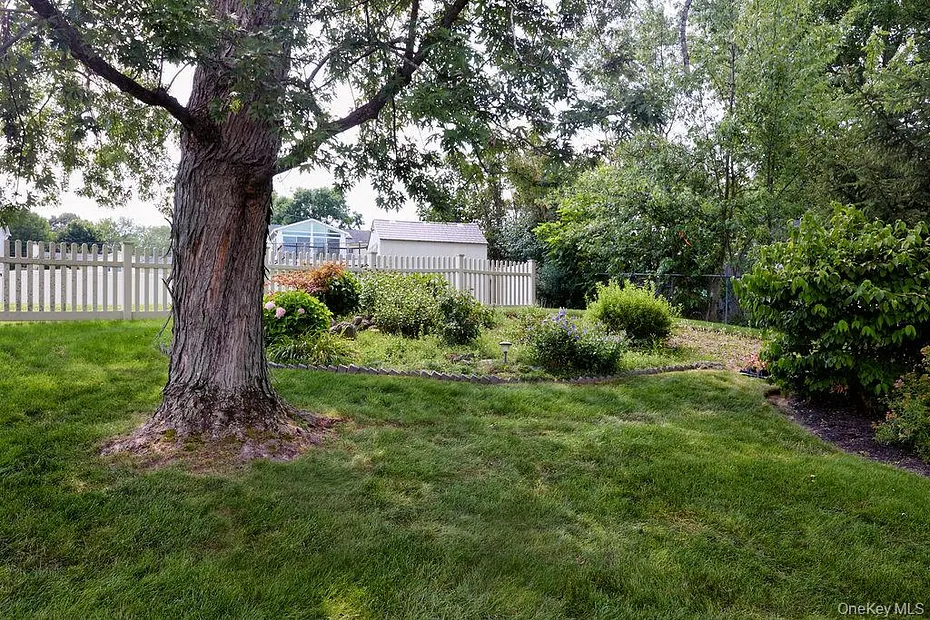 8 Carroll Drive Photo 43