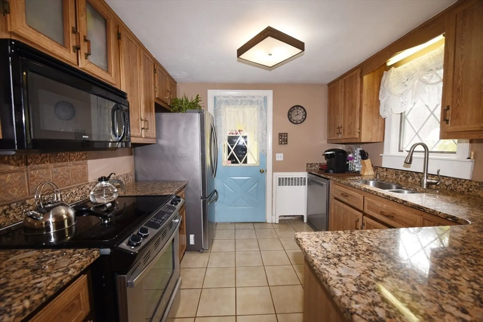366 Webster St Photo 2