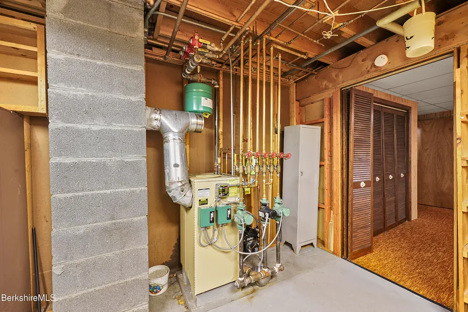 64 Devonshire Dr Photo 48