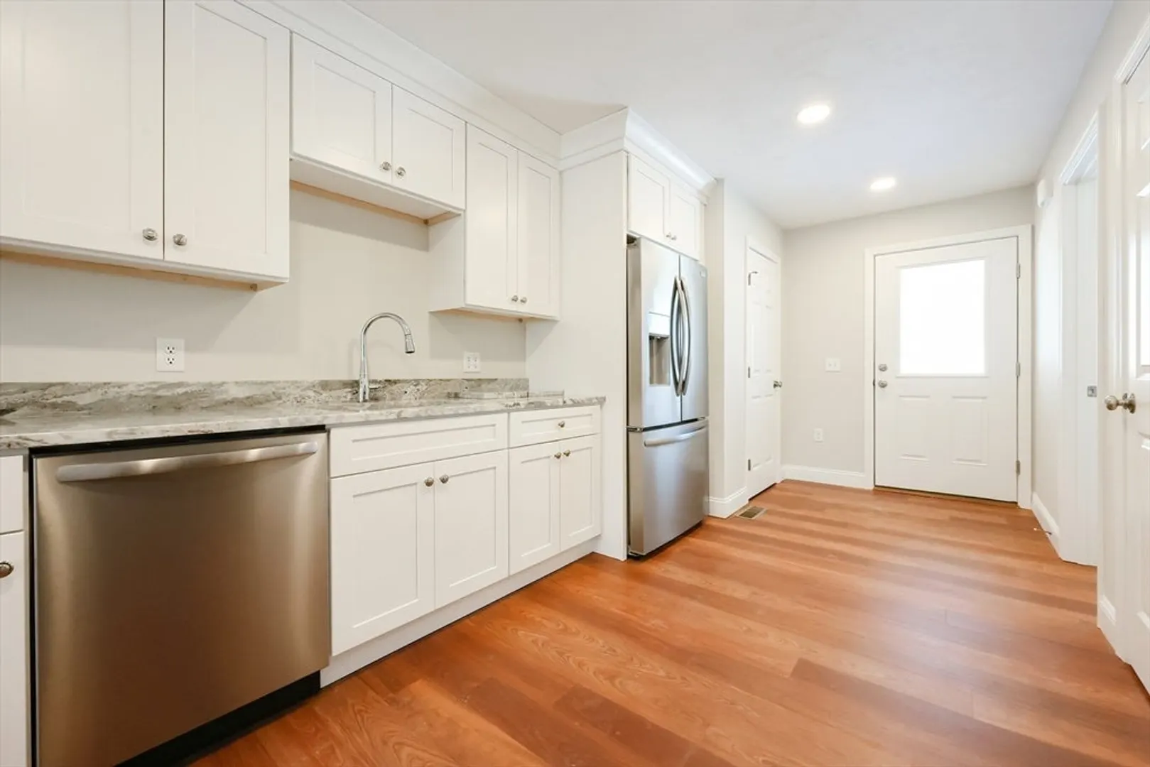 60 Oak Street  #B Photo 4