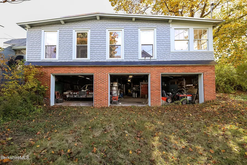 163 Front St Photo 29