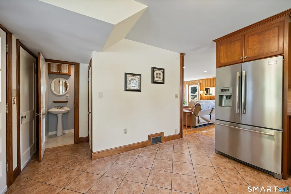 161 Upper State Street Photo 10