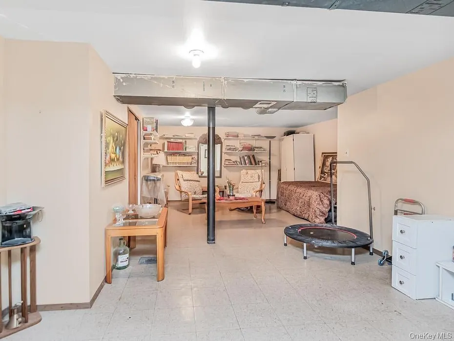 772 Home Street Photo 12