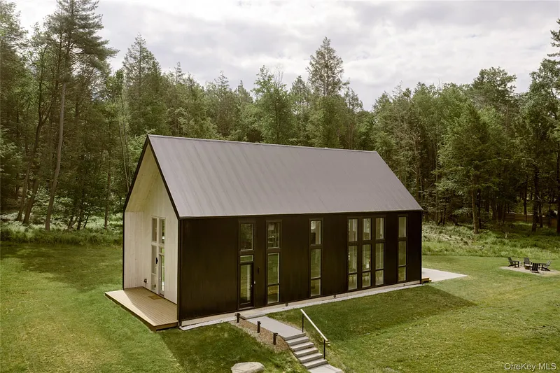 596 Perry Road Photo 10