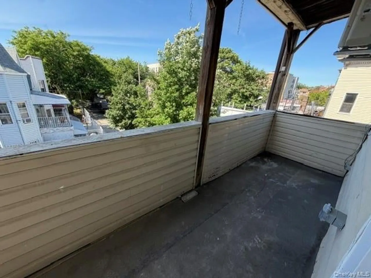 667 Morris Park Avenue Photo 4