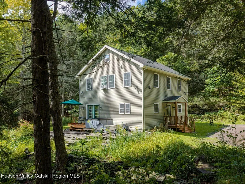 2211 W Hubbell Hill Road Photo 2