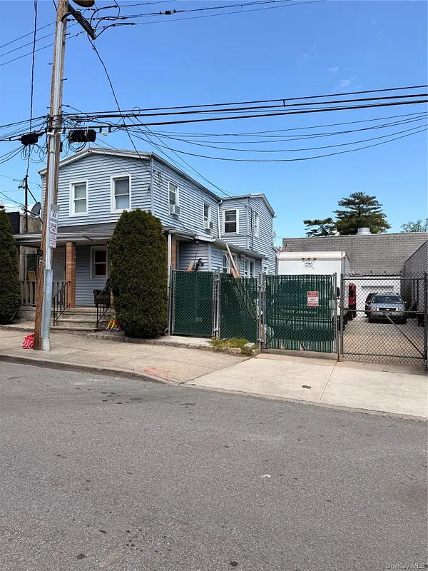 32 Bulkley Avenue Photo 1