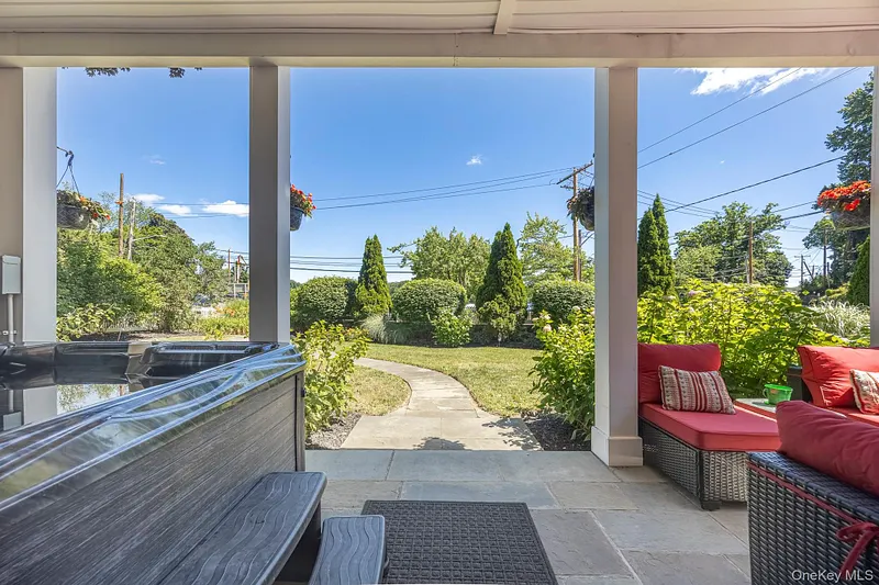 1 Colonial Drive Photo 32