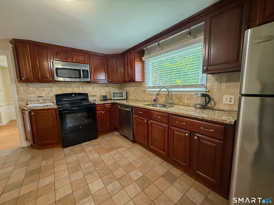 1657 Farmington Avenue Photo 7