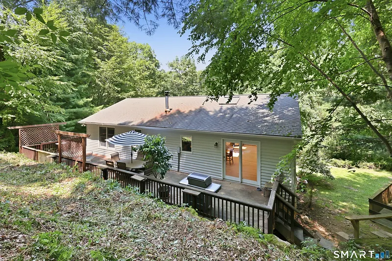 8 Old Bridge Road West Photo 26