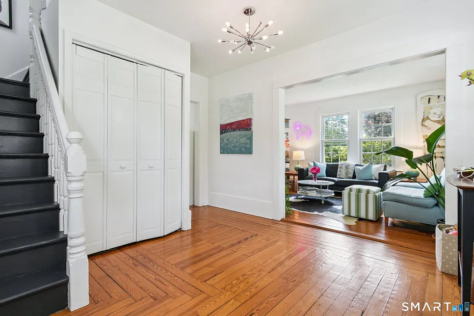24 Warren Avenue Photo 4