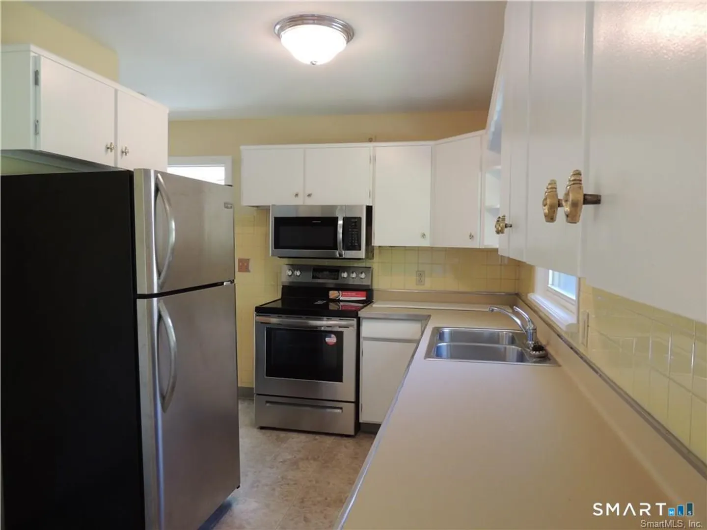 87 Hotchkiss Grove Road Photo 9