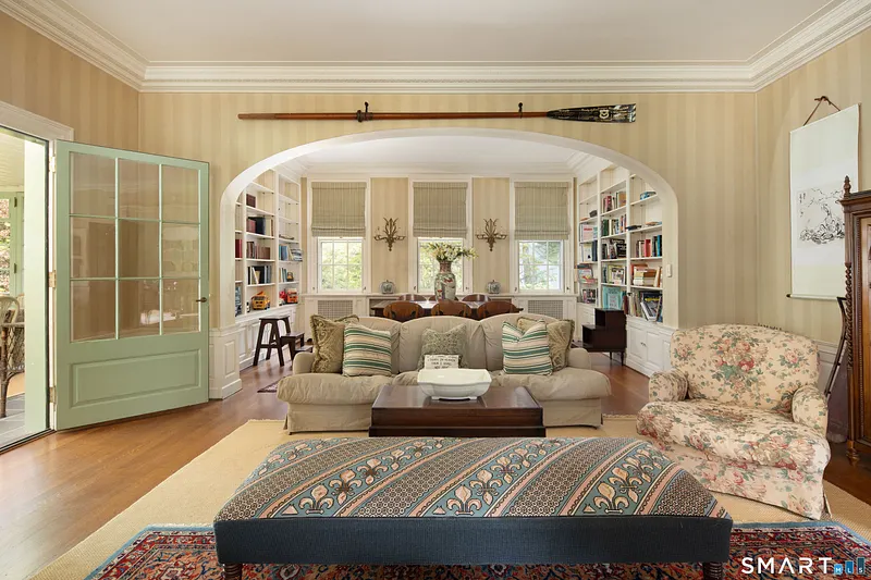 16-18 Laurel Way Photo 11