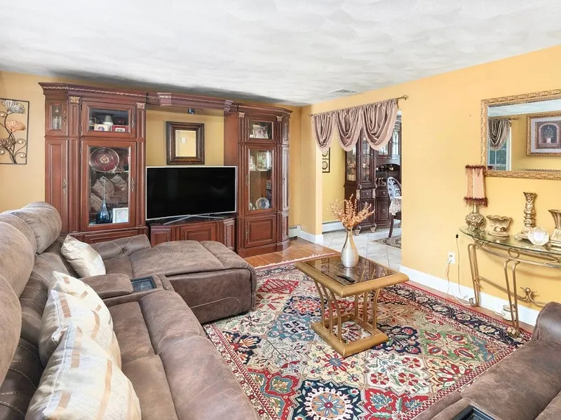90 Rowley Street Photo 2