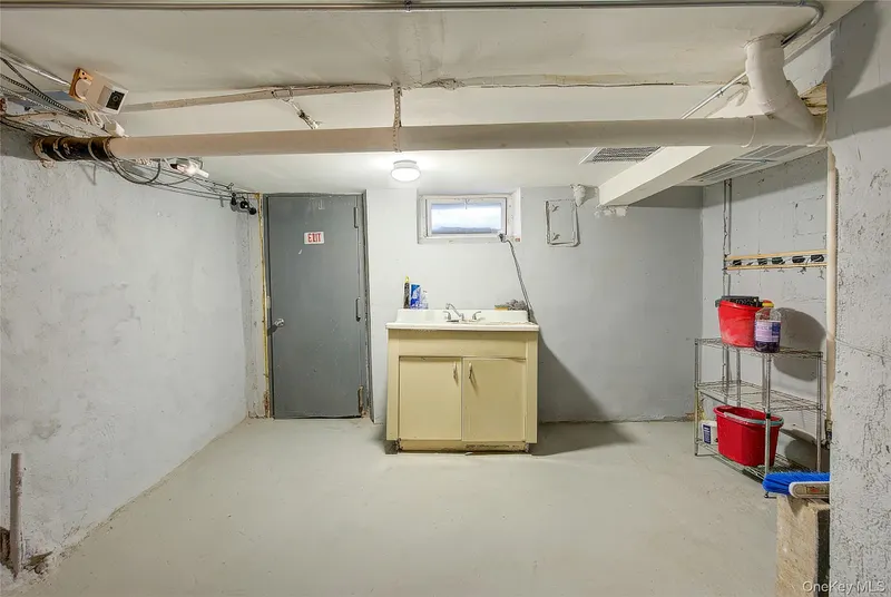 1718 Himrod Street Photo 28