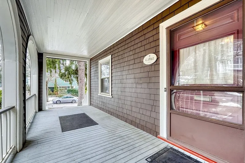 37 Glenwood Ave Photo 2