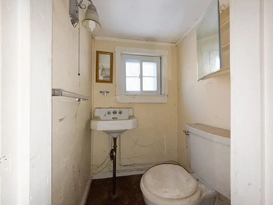 153 W. Main St. Photo 11