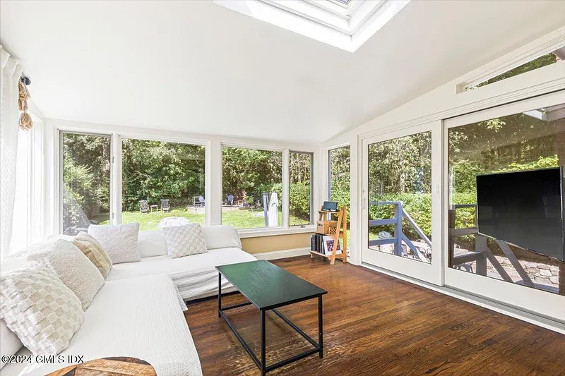 70 Gregory Road Photo 11