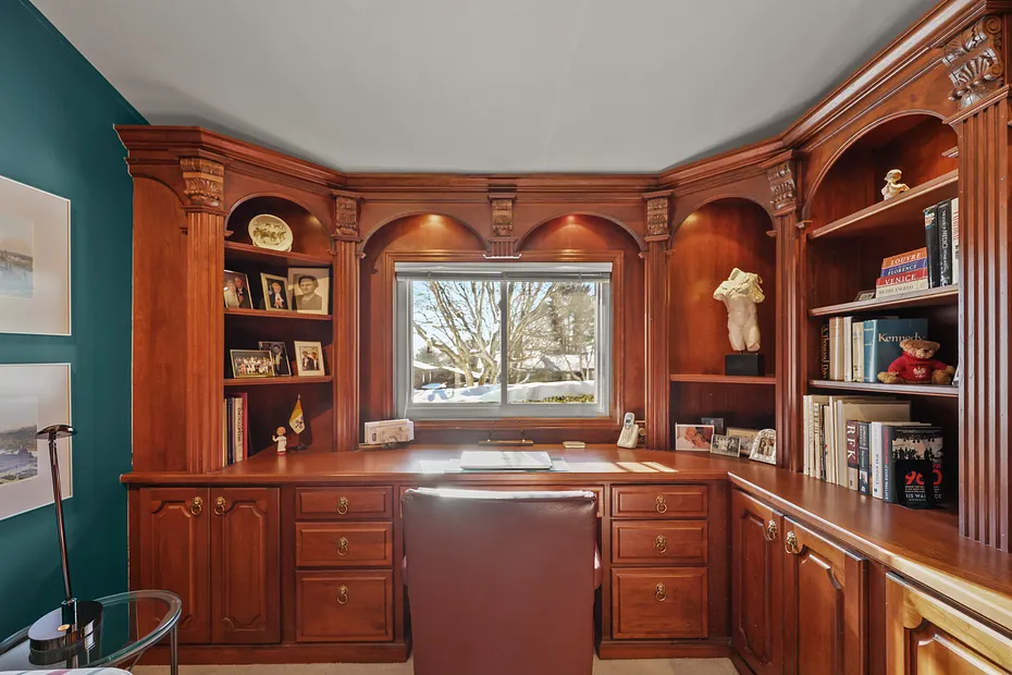 60 Churchill Crest Photo 20