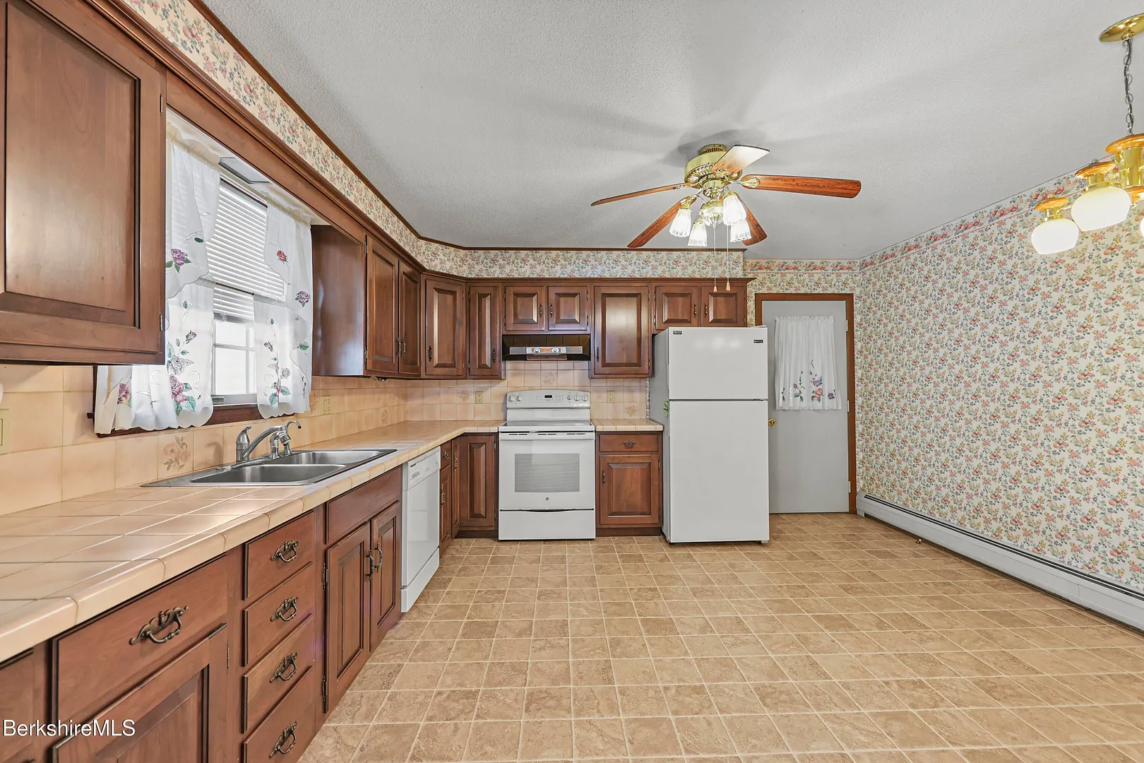 64 Devonshire Dr Photo 19