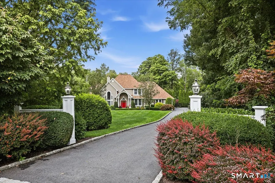 7 West Farms Lane Photo 2