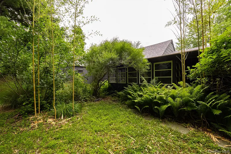 166 Vassar Road Photo 21