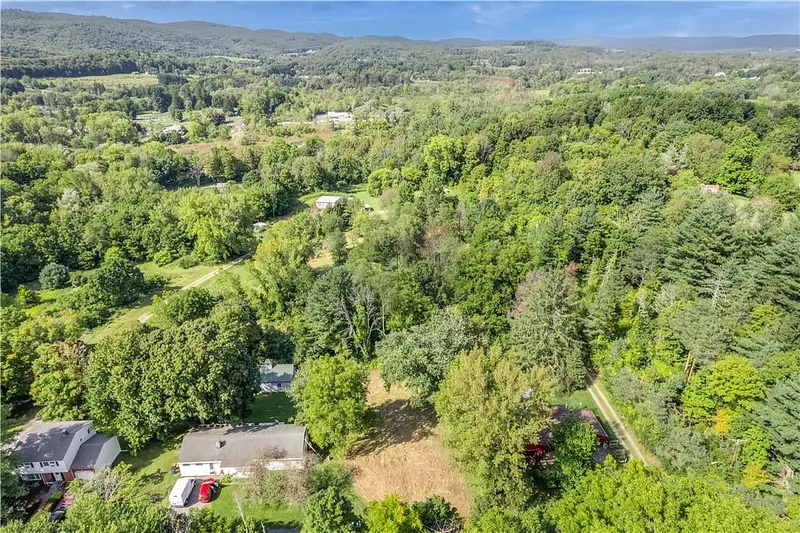 80 Midway Avenue Photo 1