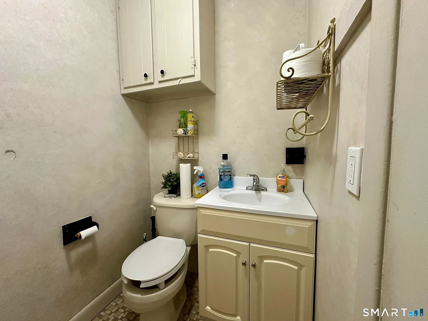 670 Benham Street Photo 9